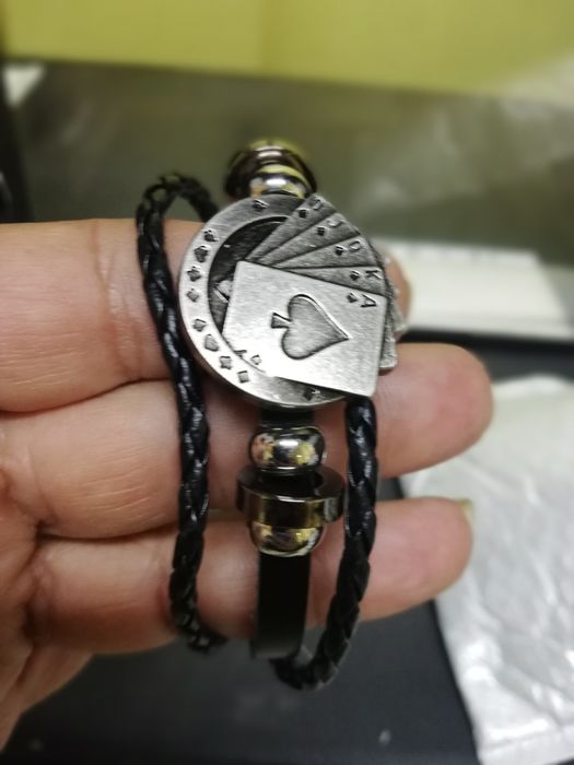 Pulseira com baralho de cartas