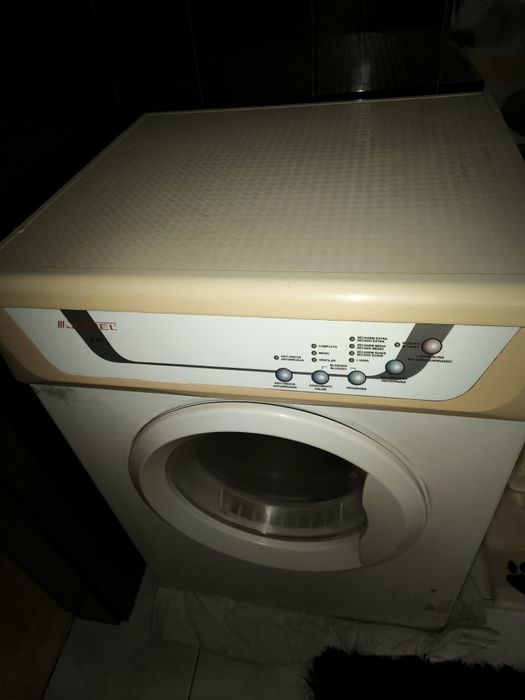 Máquina de secar roupa