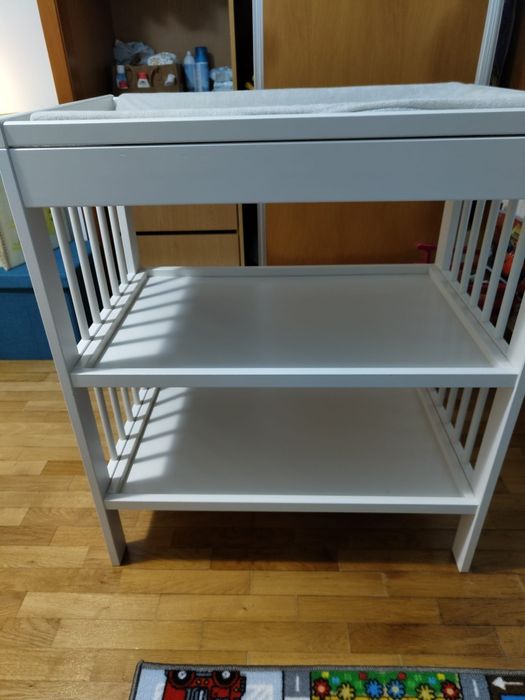 Berço e troca fraldas IKEA