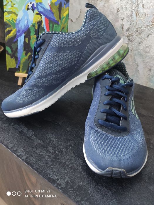 Продам жіночі кросівки Skechers