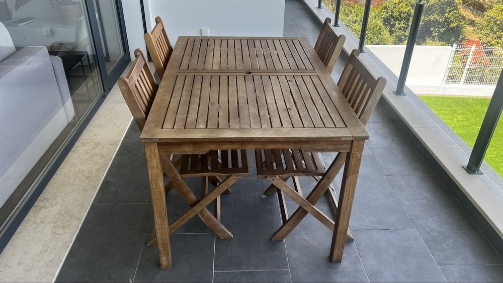 Conjunto de mesa retangular e 4 cadeiras em madeira acácia