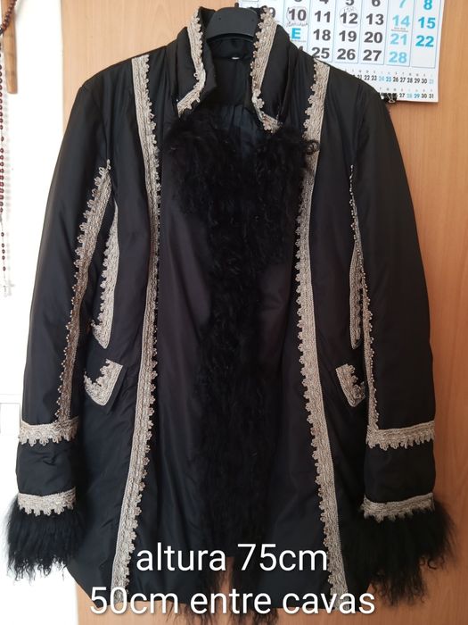 Casaco preto medieval tamanho L renda e pelo.
