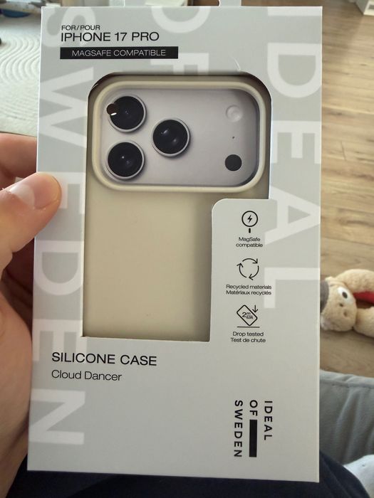 Siliconowa osłona Iphone 17 pro ideal of sweden