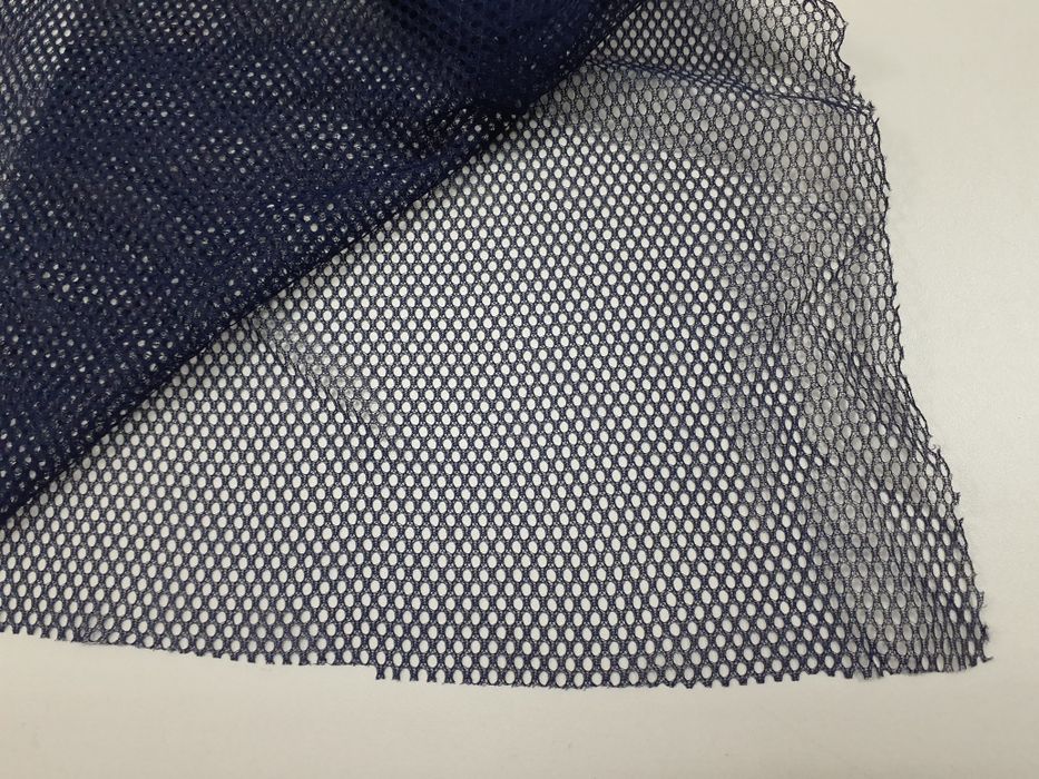 Siatka granatowa szer.155 cm.