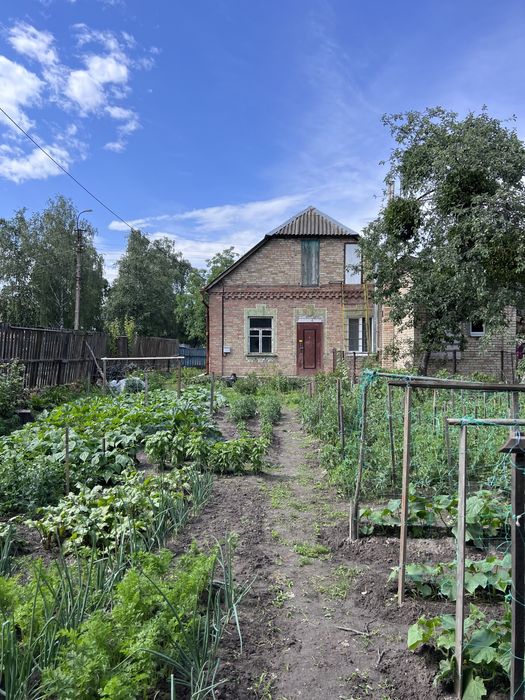 Боярка фасад вул.Молодіжна  продаж ділянки з частиною будинку