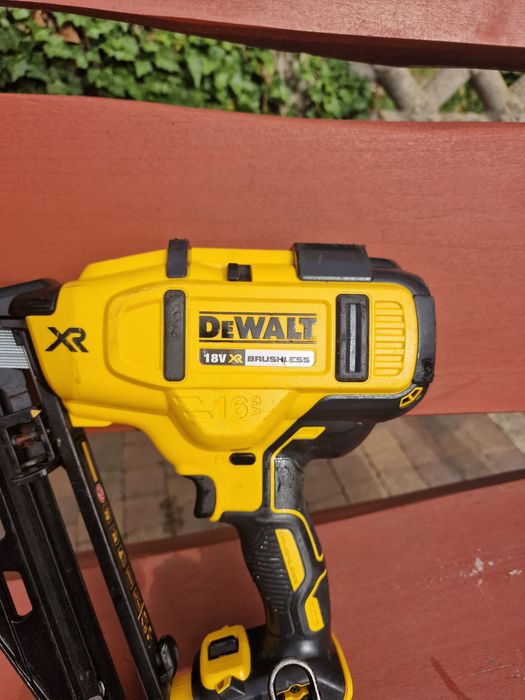 Dewalt gwoździarka DCN660