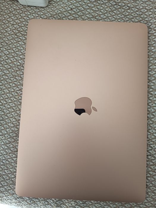 Selling MacBook Air509620012178493445