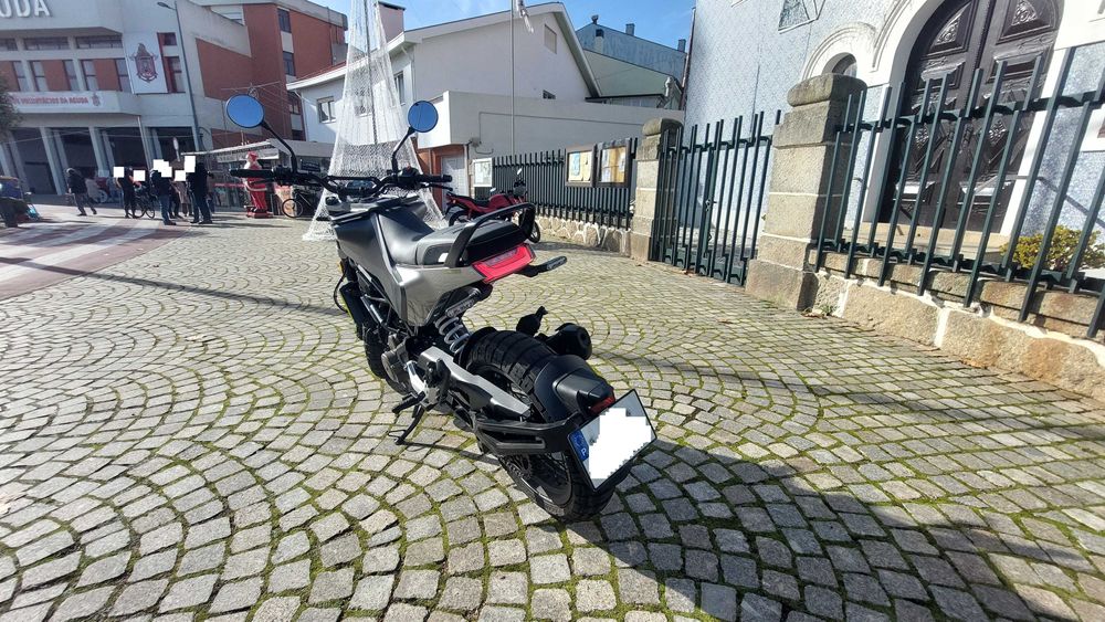 Vende-se Husqvarna Svartpilen 401