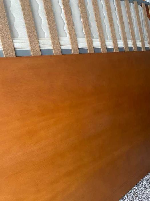 Cama de casal em cerejeira