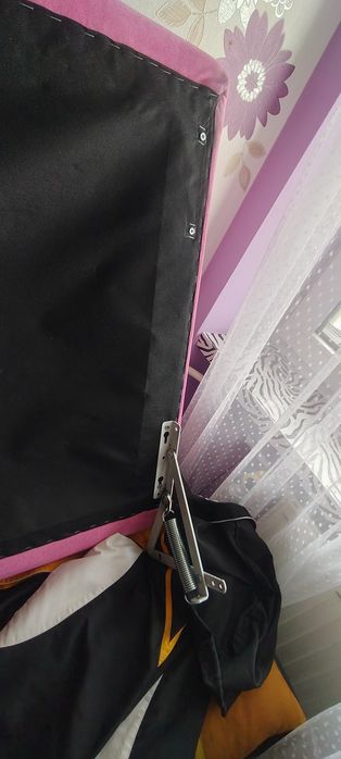 Sprzedam mało używana łóżko dla dziewczynki różowe w pełnym obiciu tapicerki