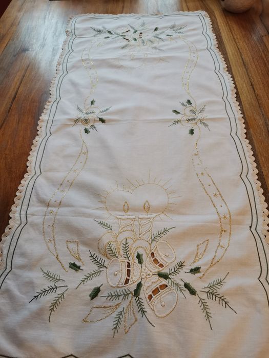 Świąteczny bieżnik na komodę, ławę, stół vintage, biały, 100 % bawełna