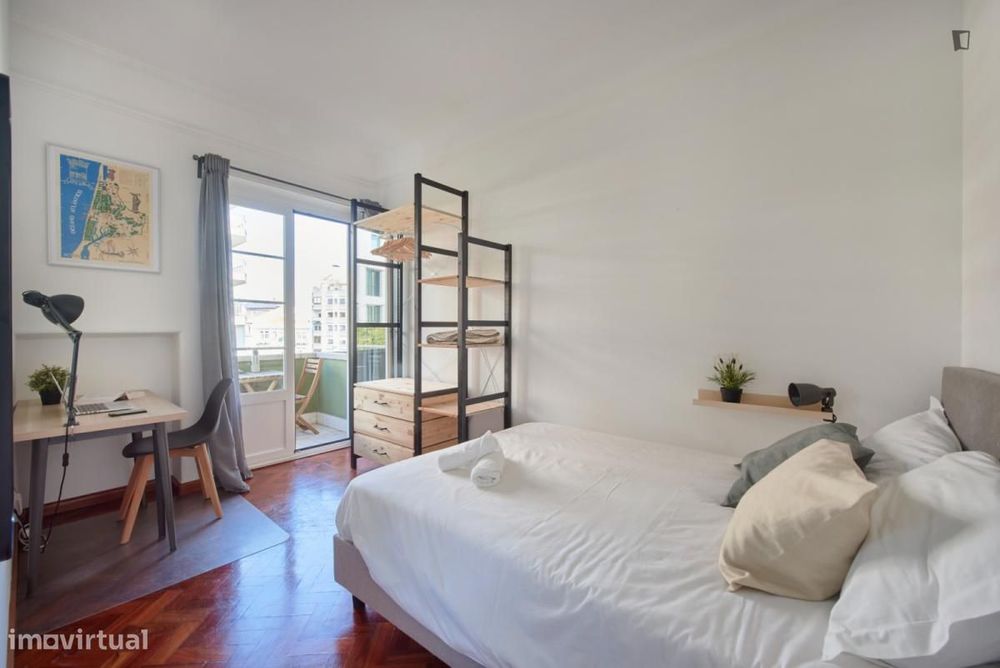 Quarto - localizado em São Sebastião Lisbon