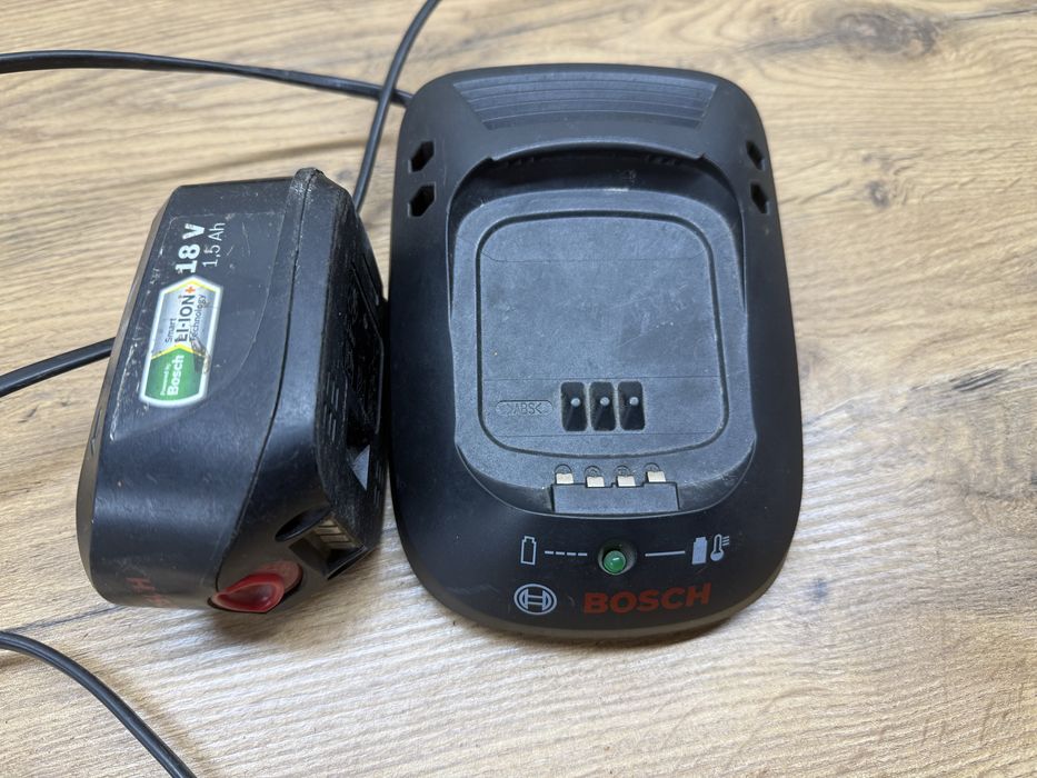 Szybka ładowarka litowo-jonowa Bosch AL 2215 CV + AKUMULATOR