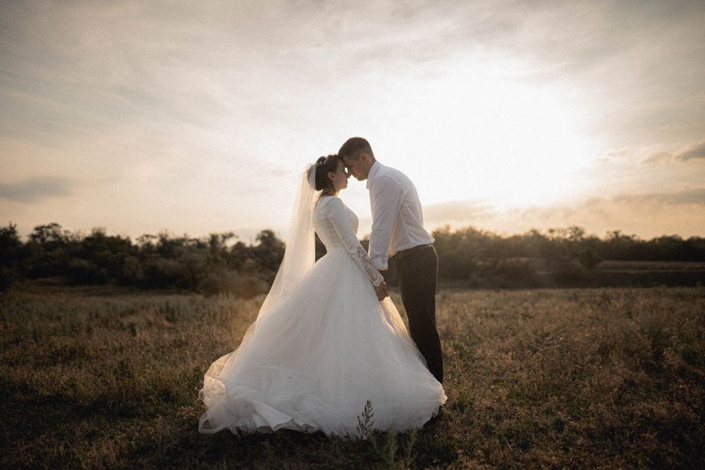 Весільна   сукня    .