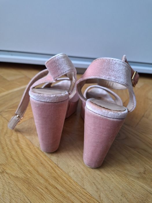 Sandałki na platformie pudrowy róż roz 40 kawaii buty