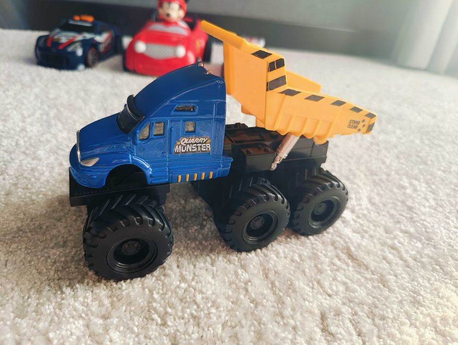 samochód interaktywny (3 szt.) + GRATIS