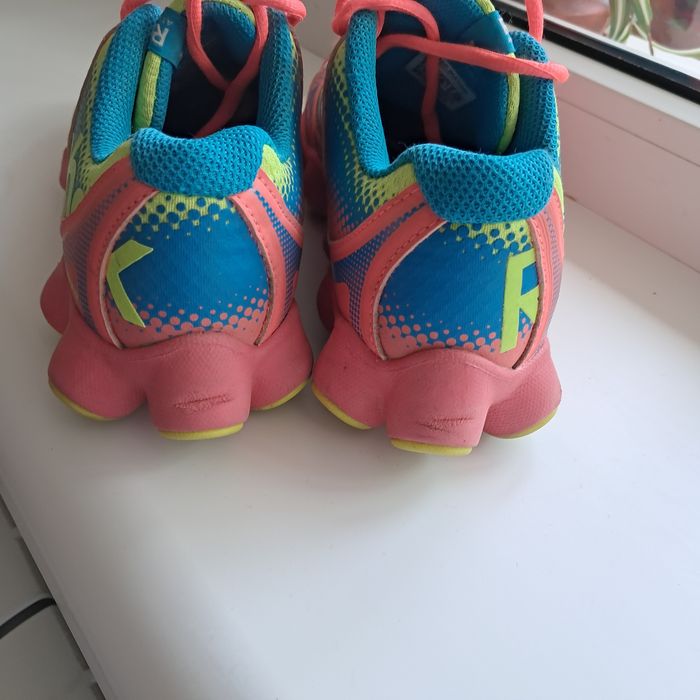 Женские кроссовки Reebok