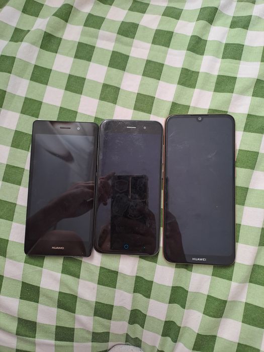 Продаю 3 телефони  на запчастини