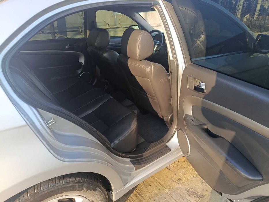 Автомобиль Шевроле Эпико в идеальном состоянии