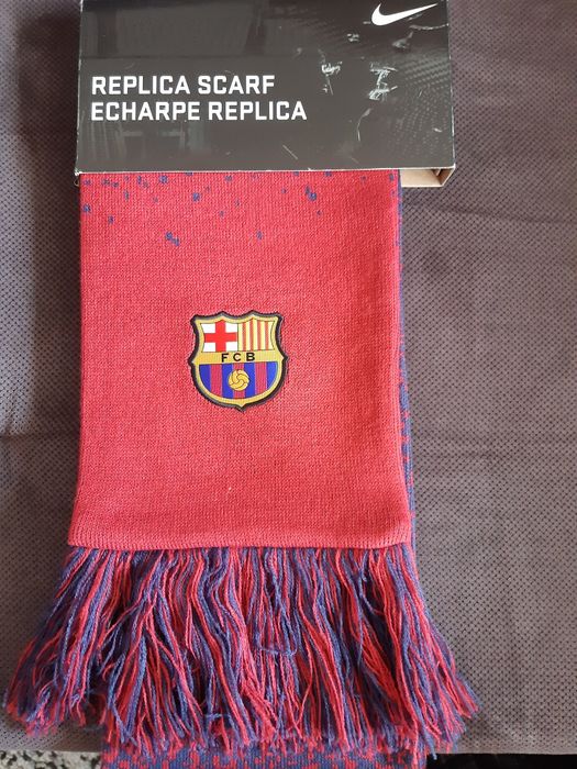 Nowe, dwa szaliki klubowe.