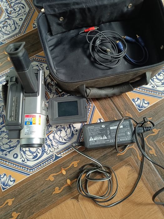 Продам відеокамеру Sony Handycam Vision CCD-TRV68        гарному стані