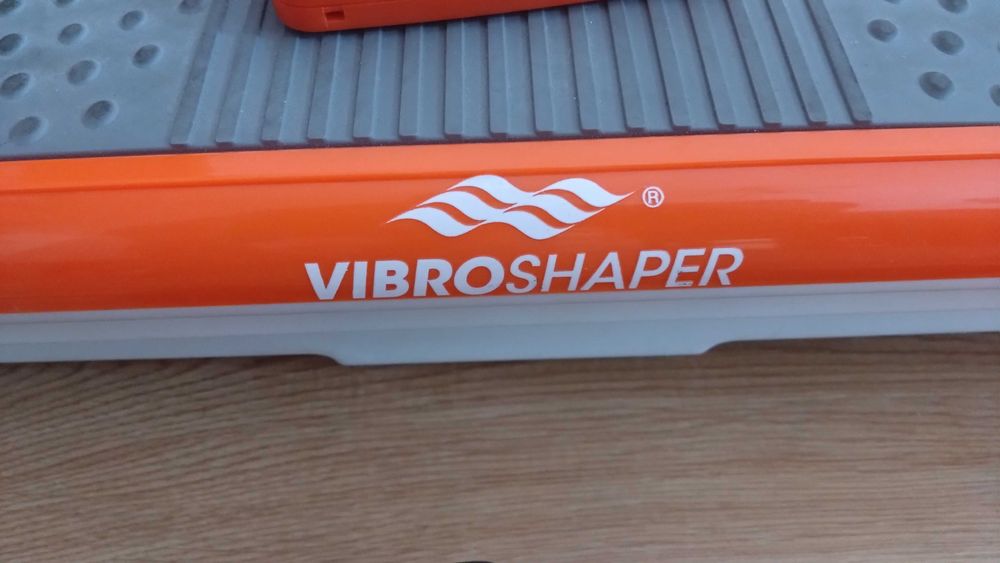 Platforma wibracyjna Vibroshaper z pilotem i planem diety i ćwiczeń