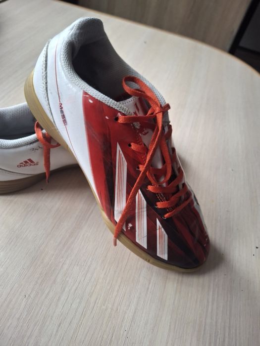 Копи, бутси, футзалки