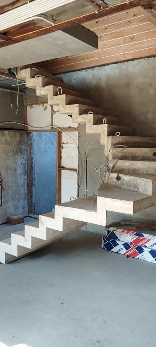 Монолітні сходи під ключ, опалубка. Заливка бетонних сходів. Заливка лестницы. Монолитная лестница. Будівництво сходів