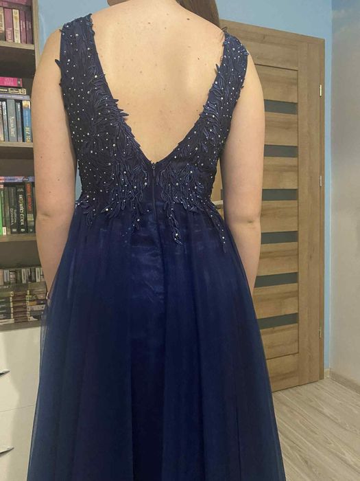 Sprzedam piękną sukienkę rozm. 40