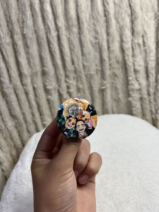 Значки з аніме персонажами клинку