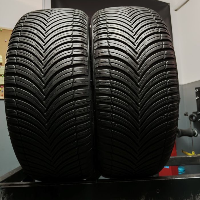 225/45/19 XL Sprzedam parę opon całorocznych Kleber