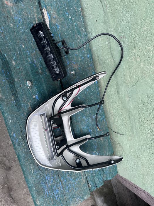 Продам лед фару і спойлер