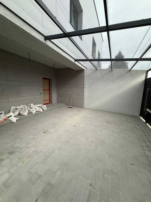 Продаю новий сучасний котедж з правом власності у Львові