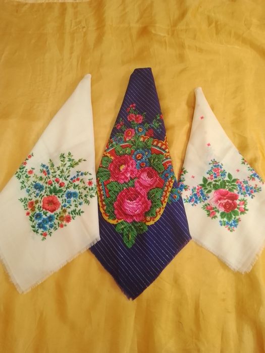 Хустки різні шерстяні.