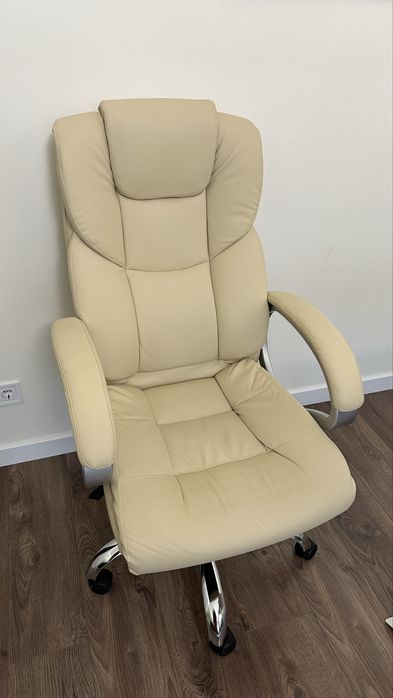 Офісне крісло бежеве ідеальний стан