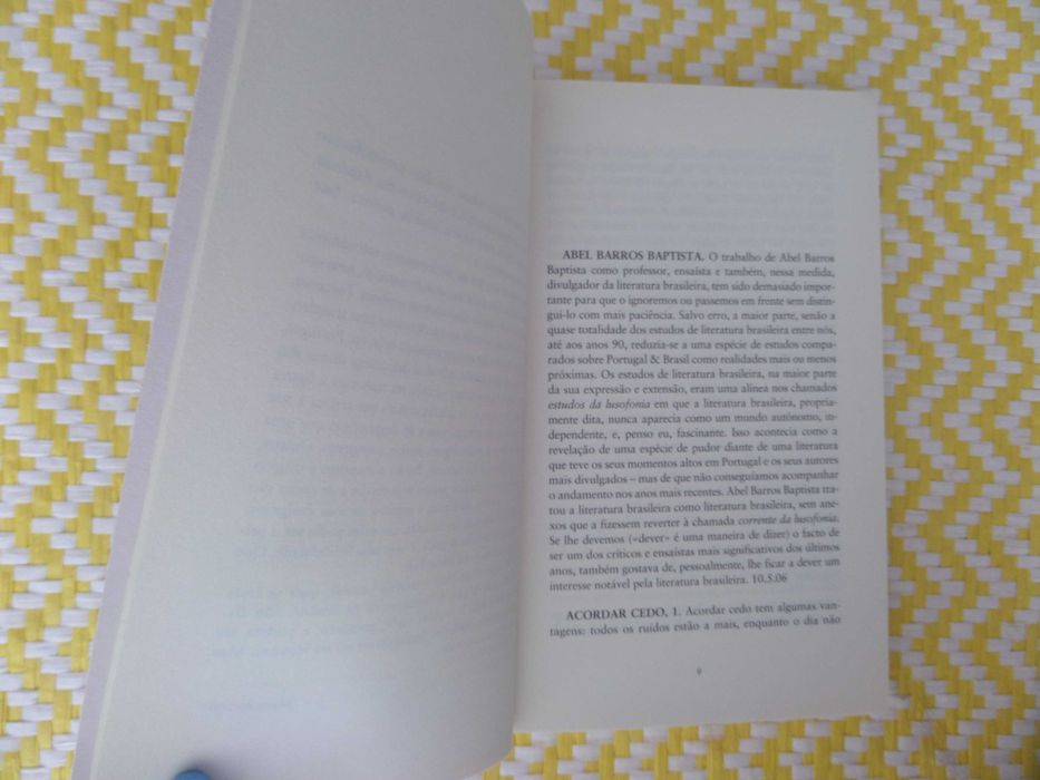 ALGUMAS DISTRACÇÕES
de Francisco José Viegas