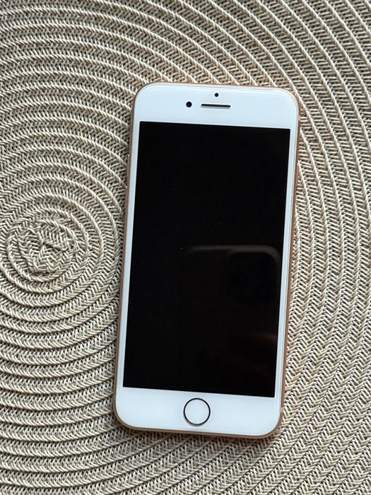 iPhone 8  на 64 Gb