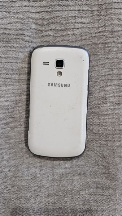 Telemóvel Samsung sem bateria, com capa