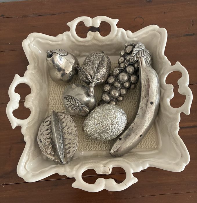 Taça antiga da Vestal com 7 peças de fruta