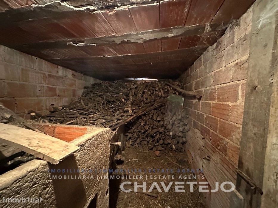 Casa de campo com anexos em zona tranquila a 10 km de Tomar.