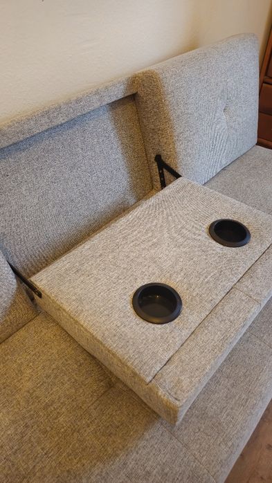 Sofá-cama com porta copos (sofa-bed with cup holders)