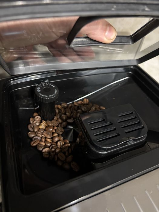 Кавомашина Delonghi dinamica