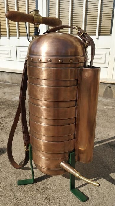 Pulverizador antigo em cobre e latão