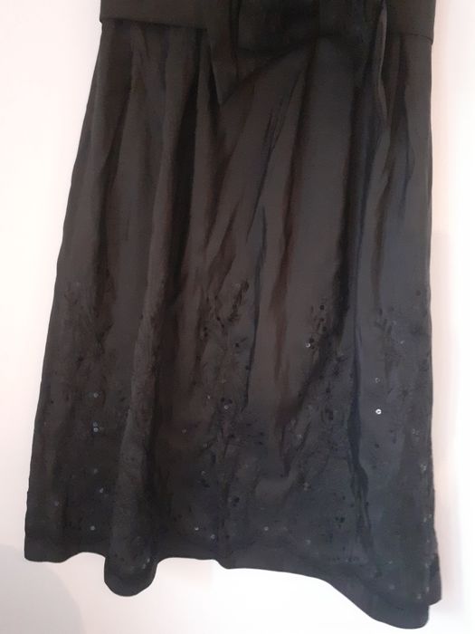 Czarna sukienka wyjsciowa