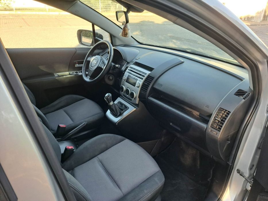 Mazda 5 2.0CD 7 lugares bem estimada