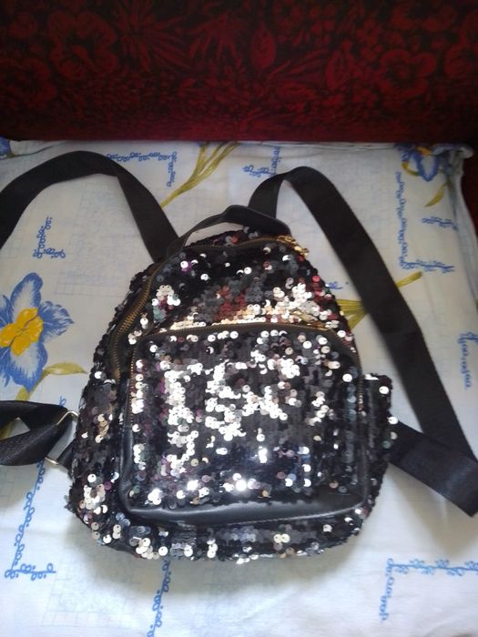 Сумочки, рюкзачки