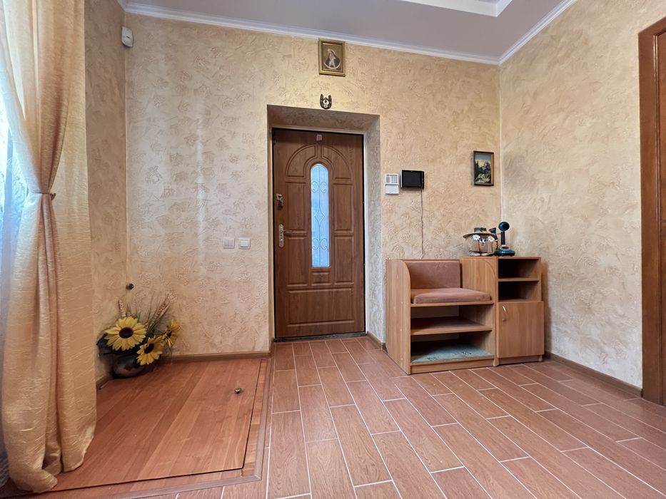 Продам якісний будинок з каміном, лазнею та альтанкою