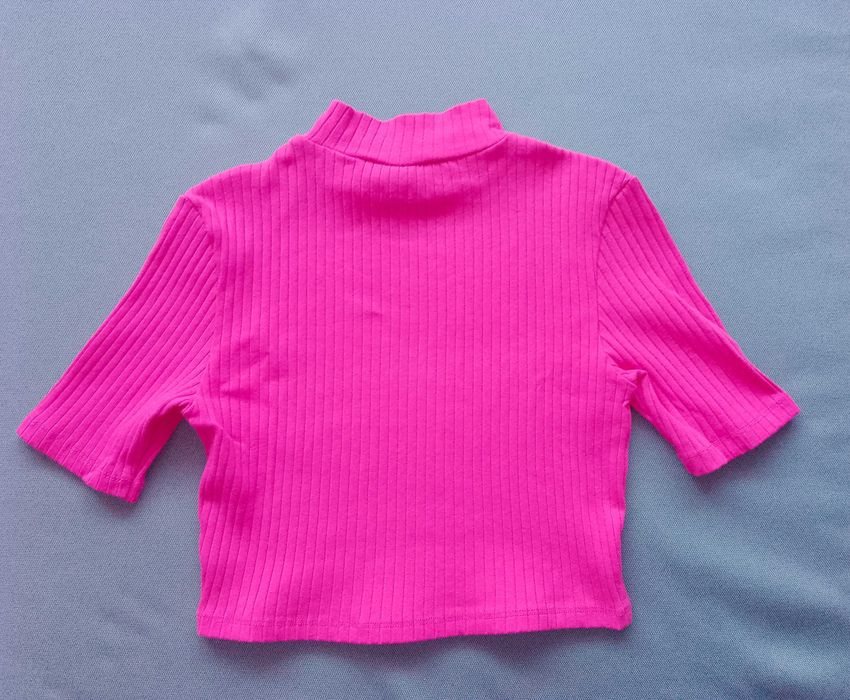 Różowy crop top Sinsay
