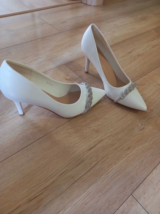 Туфлі білі (шпилька)