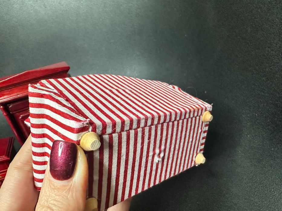 Лот вінтажних меблів з червоного дерева. Для лялькових будиночків.